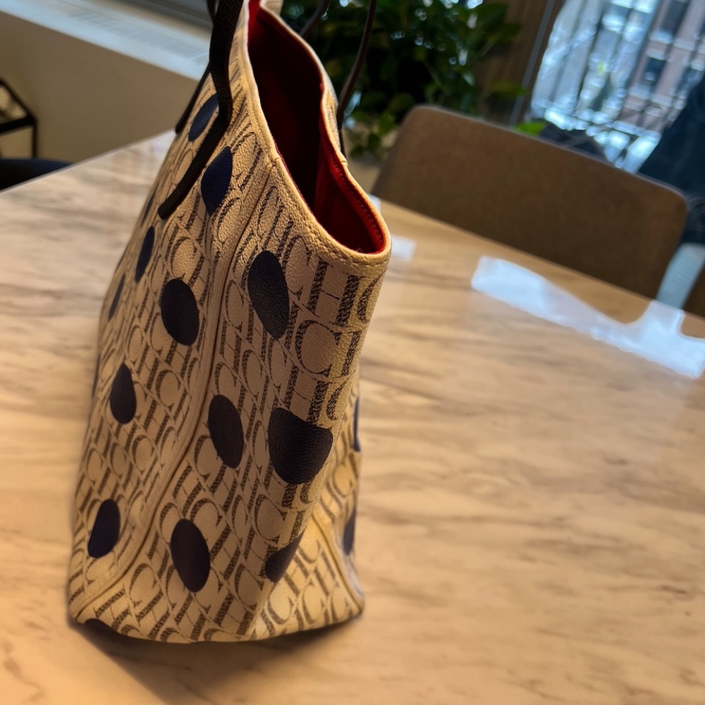 Carolina Herrera bad